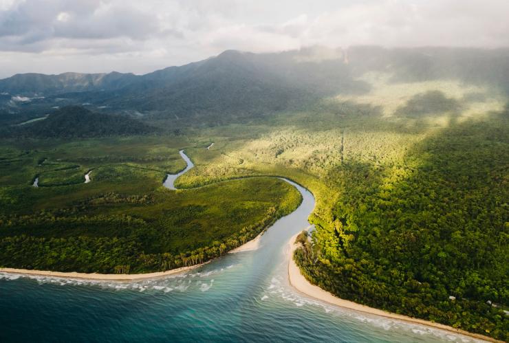 Thornton Beach, Daintree Rainforest, Queensland © Tourism Tropical North Queensland