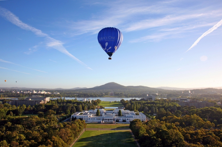 Hot air ballooning over Canberra, Australian Capital Territory © Tourism Australia