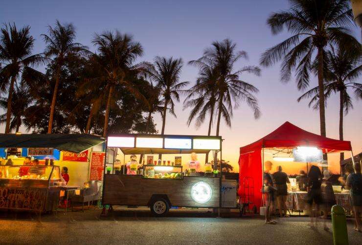 Mindil Beach Sunset Market, Darwin, Northern Territory © Tourism Australia