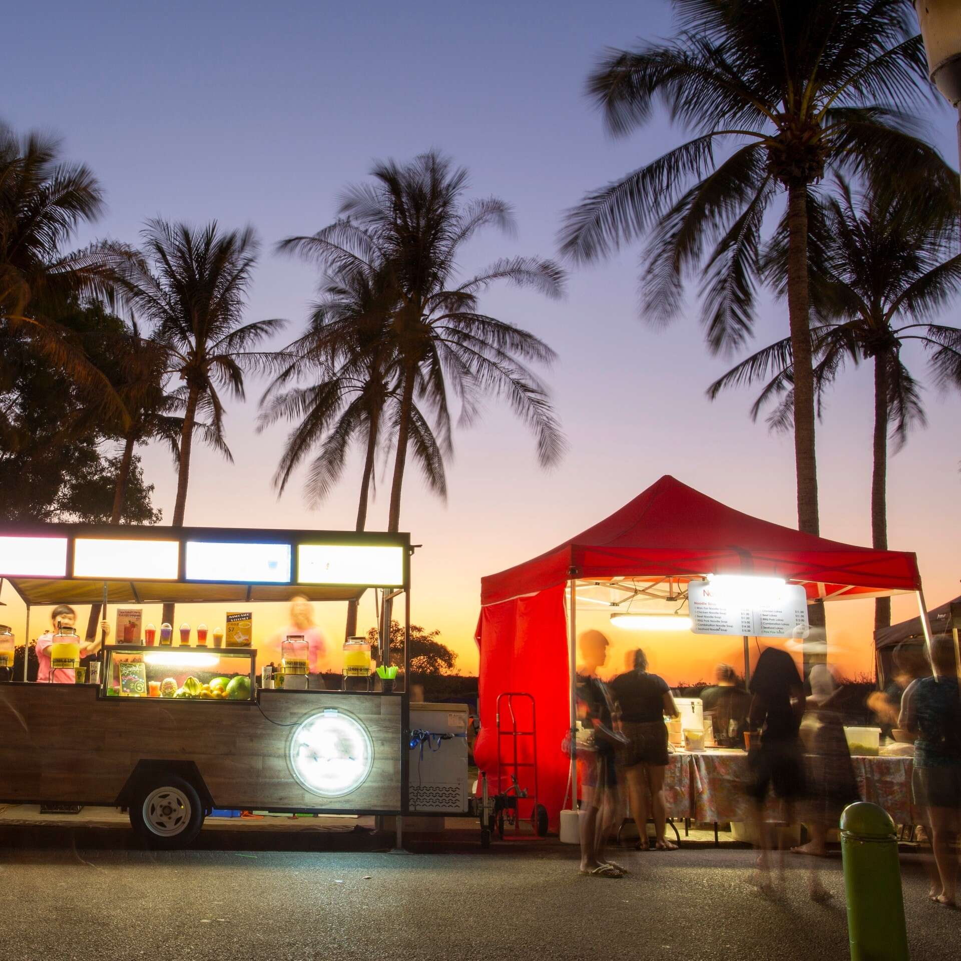 Mindil Beach Sunset Market, Darwin, Northern Territory © Tourism Australia