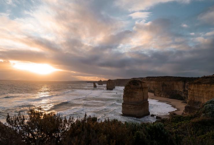 The Twelve Apostles, Great Ocean Road, Victoria © Tourism Australia