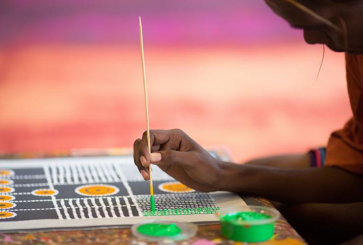 Maruku Arts dot painting workshop, Uluru-Kata Tjuta National Park, Northern Territory © Tourism Australia