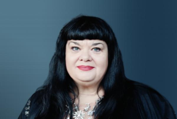 A portrait of artist Lynette Wallsworth