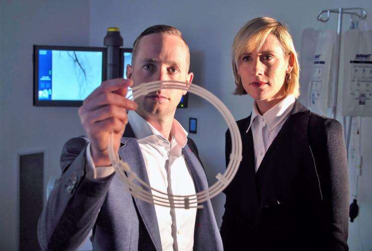  Geoff and Priscilla Rogers with the Robotic Guidewire © Prime Minister's Prizes for Science/ Wildbear