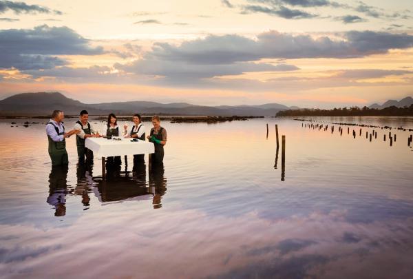 Freycinet Marine Oyster Farm at Saffire Freycinet, Coles Bay, Tasmania © Tourism Australia