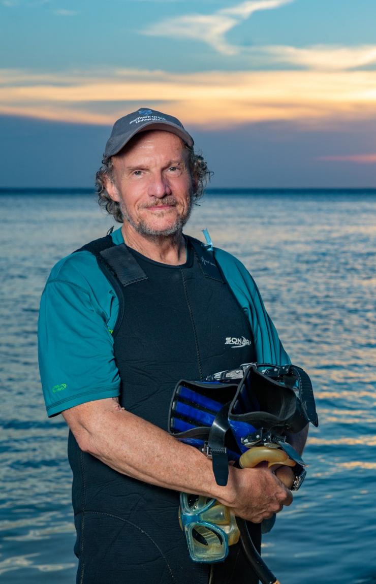 Peter Harrison at sunset on Heron Island  © Josh Hamilton Photo Peter Harrison at sunset on Heron Island  © Josh Hamilton Photo