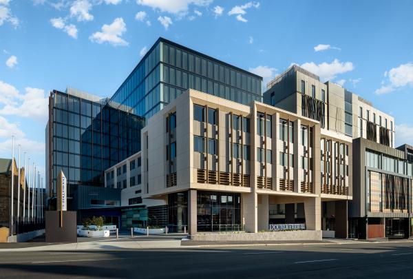 DoubleTree by Hilton, Hobart, Tasmania © Adam Bruzzone / DoubleTree by Hilton