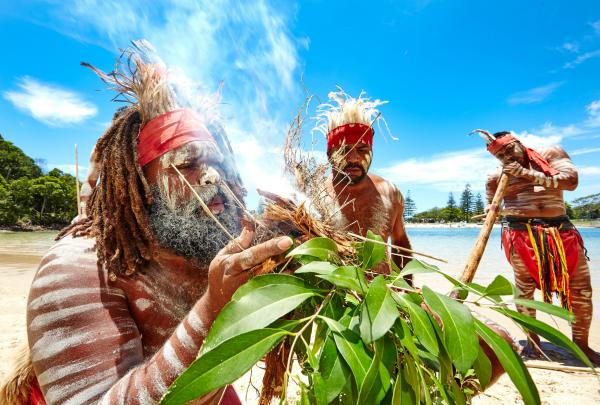 Jellurgal Cultural Tour at Burleigh Heads, Queensland © Tourism and Events Queensland