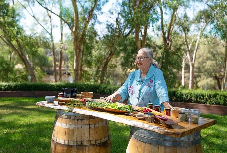 Dale Tilsdale Bush Tucker Experience, Caversham, Perth, Western Australia © Tourism Australia