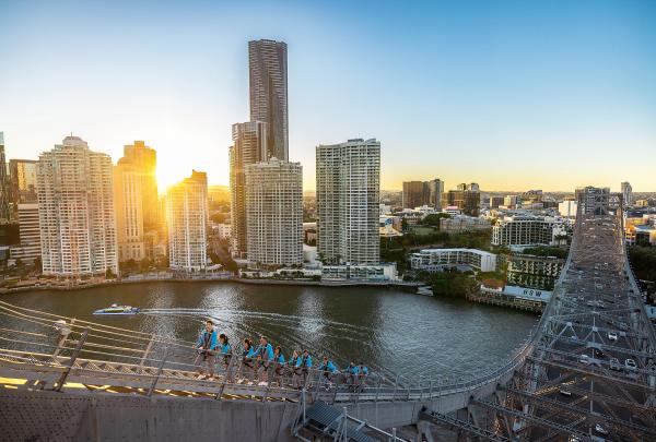 A group climbs Brisbane's Story Bridge with the city in the background © Tourism Australia