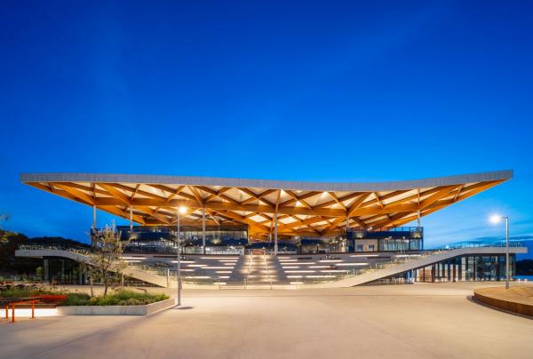 A view of the new Sydney Fish Market Building against a deep blue sky © Sydney Fish Market