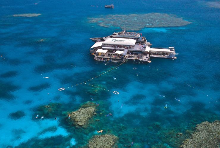 Quicksilver Agincourt Reef Platform, Great Barrier Reef, Queensland © Gavin Hardy