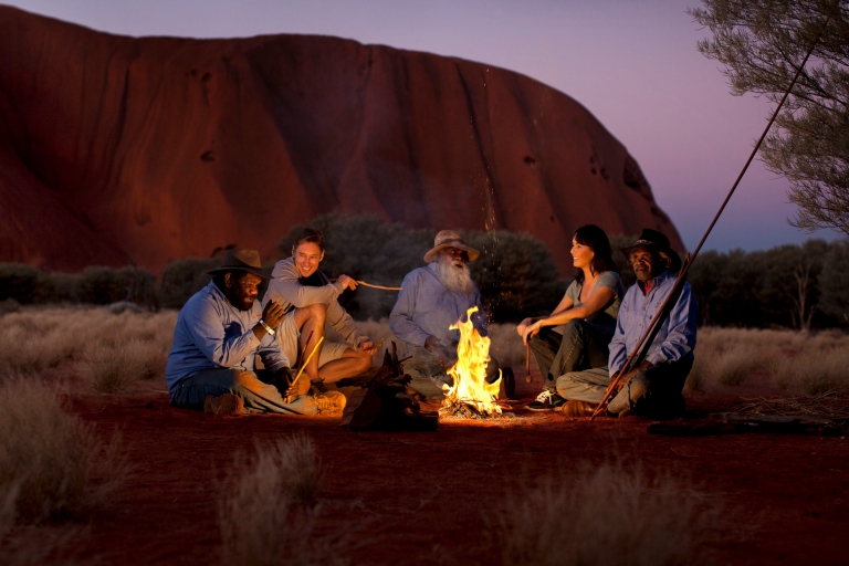 Uluru Aboriginal Tours, Uluru-Kata Tjuta National Park, Northern Territory © Tourism Australia