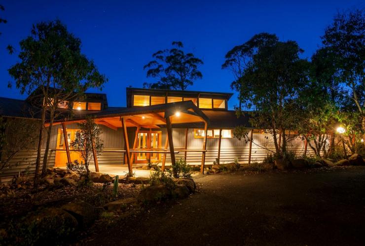 A deluxe cabin nestled in the Tasmanian wilderness at Cradle Mountain, Tasmania © Discovery Resorts – Cradle Mountain