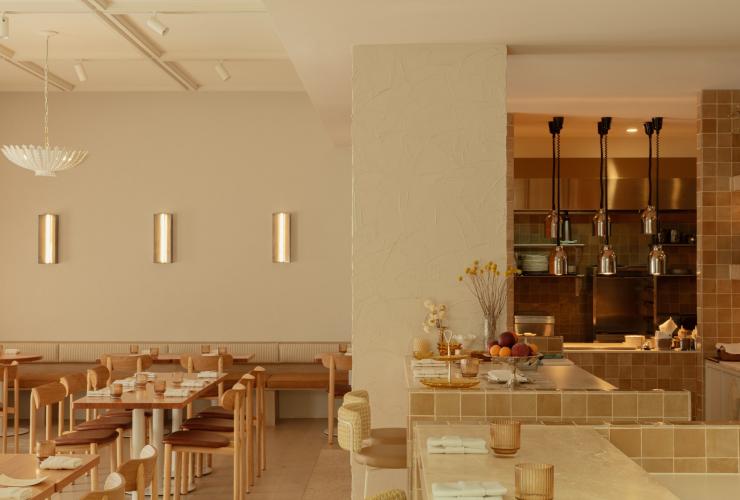 The bar area overlooking the restaurant at Esmay © Esmay