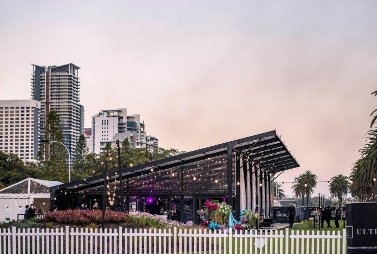 A view of the Kingsman and lawn during an event with a picket fence. © The Kingsman