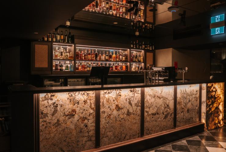 A backlit Patagonia Quartzite bar at Blackbird Bar Dining and Events. © Arianna Leggeiro